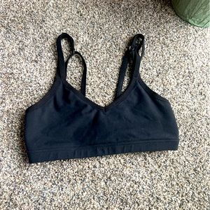Like new Beyond Yoga Sports convertible strappy sports bra.